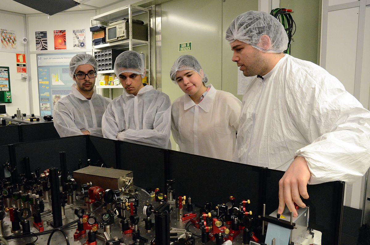 Students visiting L2I Laboratory